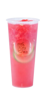 粉色西瓜冰饮清爽诱人