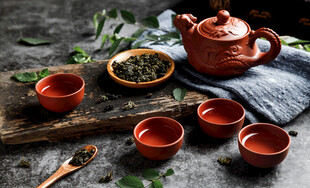 中式茶具尽显古朴雅致