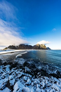 冬日海边雪景壮丽风光