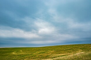 草原蓝天美景