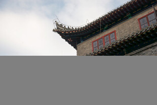 中式古建筑屋檐一角