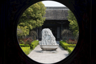 中式园林中的石兽景观