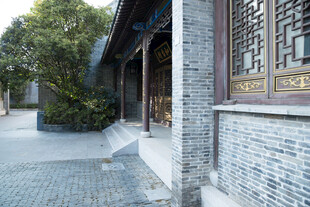 中式古建筑庭院一角