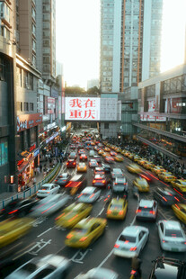 城市繁忙街道拥堵景象