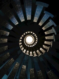 仰视城市高楼建筑景观