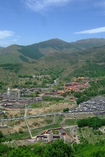 山间村落全景
