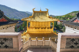 金顶古建筑尽显庄严之美