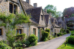 英国乡村石砌小屋风景