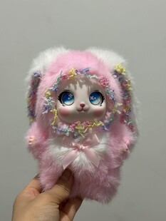 粉色毛绒大眼玩偶