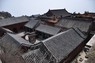 传统中式古建筑屋顶景观