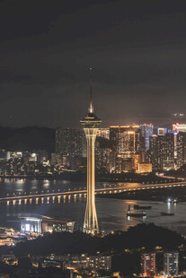 澳门夜景中的标志性观光塔