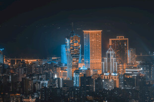 城市璀璨夜景俯瞰图