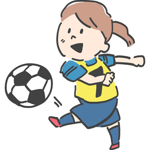 女孩踢足球瞬间