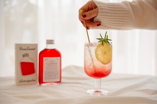 手调草莓风味鸡尾酒