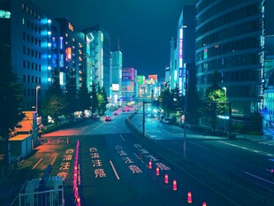 城市璀璨夜景车流穿梭