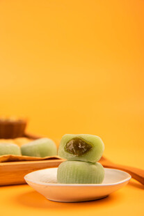 清新抹茶豆沙馅糯米糕点