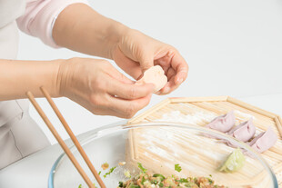 包饺子