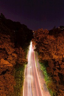 夜间公路光影轨迹美景