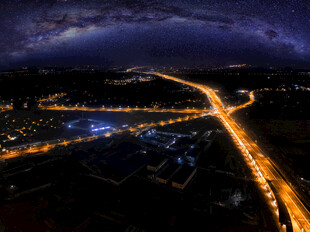 城市夜景公路璀璨灯光