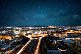 城市夜景灯光璀璨