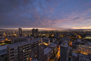 城市黄昏夜景俯瞰图