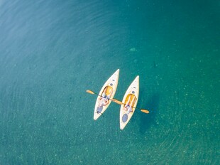 海上双人皮划艇俯瞰图