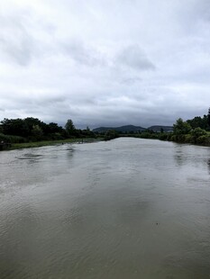 宁静河畔风景