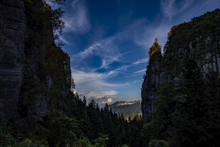 峡谷壮丽风光