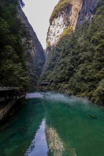 青山绿水间的清幽河谷