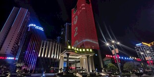 城市璀璨夜景高楼灯火