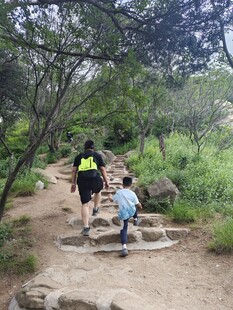 亲子爬山
