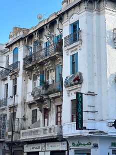 复古风格的多层欧式建筑