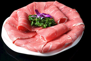 鲜切牛肉卷摆盘精致
