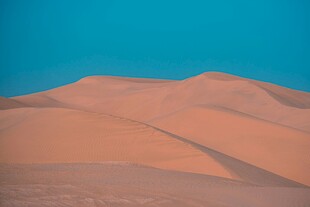 沙漠风光广袤沙丘映蓝天