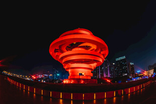 青岛五四广场夜景灯光秀
