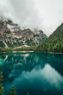 高山蓝湖美景