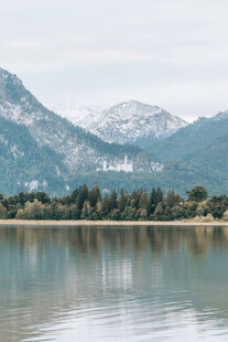 宁静山水湖景风光图