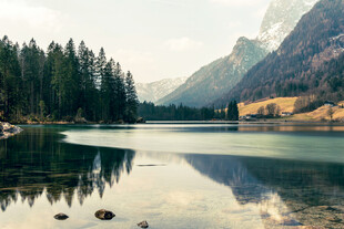 宁静山水湖景自然风光图