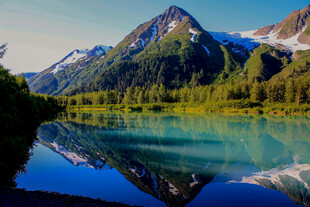 高山湖泊美景