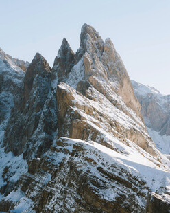 雪山峻岭的壮丽景致