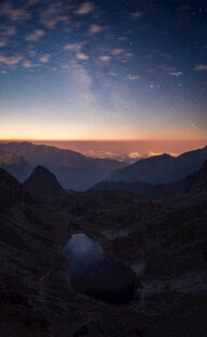 山间露营夜