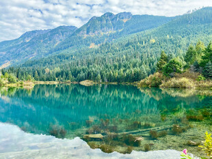 宁静山水湖景自然风光