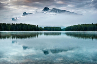 宁静山水湖景自然风光图