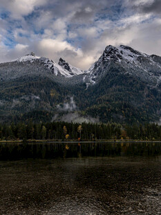 雪山湖泊自然美景