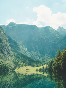 山间静湖