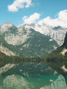 高山碧湖美景