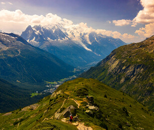 壮丽高山山谷风景图