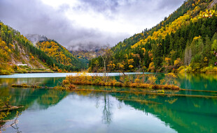 秋日湖光山色美景