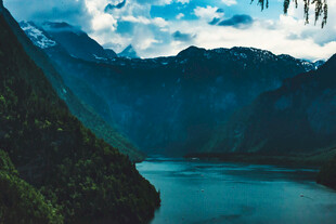 壮丽山水湖景风光图