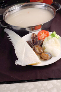 滋补靓汤配多样美食